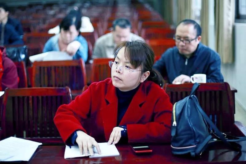 高一年級班主任周嵐老師在綜合素質(zhì)評價平臺應(yīng)用培訓(xùn)會場